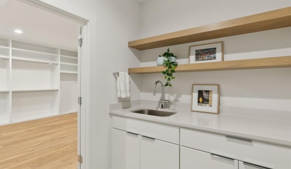 552 Brookhurst Drive, Dallas, TX 75218, 4 Habitaciones Habitaciones , ,5 BañosBaños,Residential,En Venta,552 Brookhurst Drive,20866511