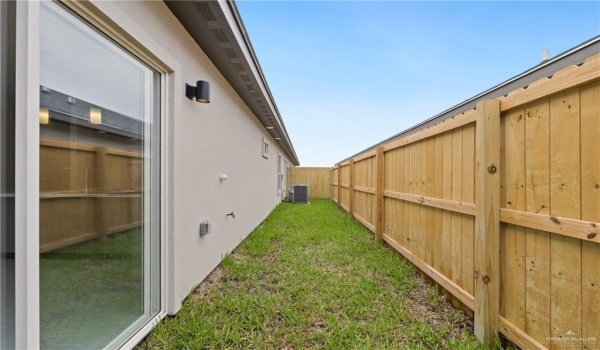 1705 W Violet Drive #B, Pharr, TX 78577, 3 Bedrooms Bedrooms, ,2 BathroomsBathrooms,Residential Lease,For Rent,1705 W Violet Drive,470474