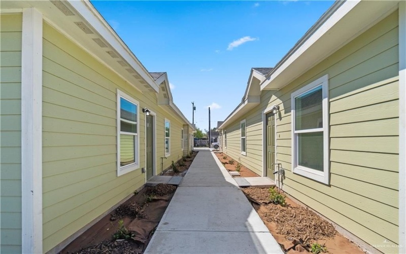 222 W Mahl Street, Edinburg, TX 78539, ,Residential Multi Family,For Sale,222 W Mahl Street,465104