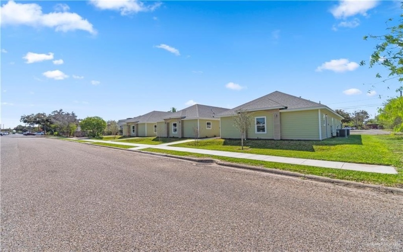 222 W Mahl Street, Edinburg, TX 78539, ,Residential Multi Family,For Sale,222 W Mahl Street,465104
