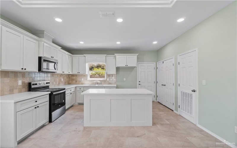 222 W Mahl Street, Edinburg, TX 78539, ,Residential Multi Family,For Sale,222 W Mahl Street,465104