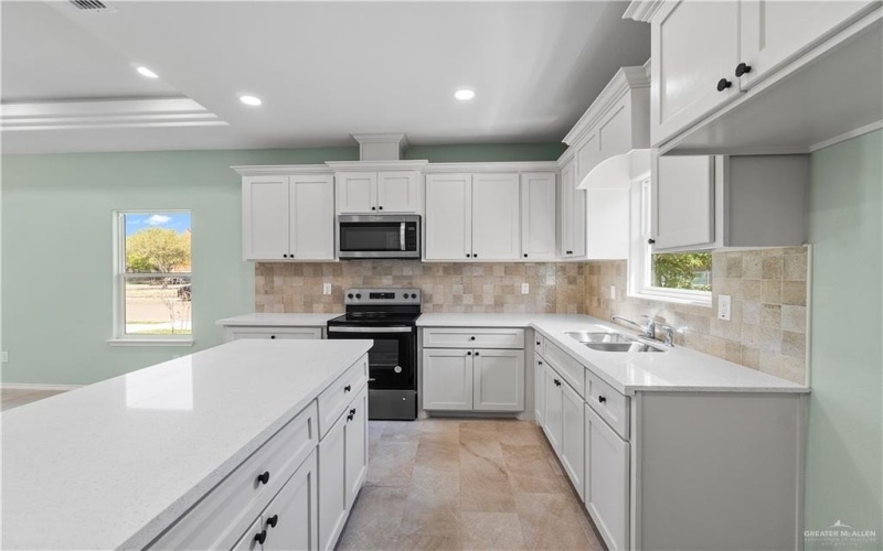 222 W Mahl Street, Edinburg, TX 78539, ,Residential Multi Family,For Sale,222 W Mahl Street,465104