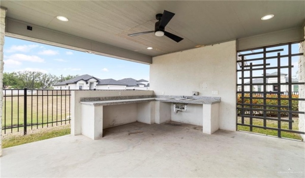 8003 N 55th Lane, McAllen, TX 78504, 4 Bedrooms Bedrooms, ,5 BathroomsBathrooms,Residential,For Sale,8003 N 55th Lane,465261