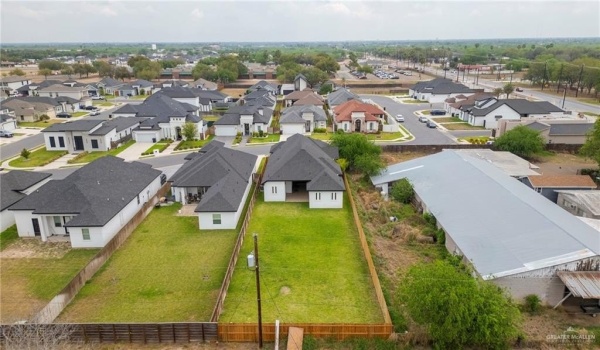 8003 N 55th Lane, McAllen, TX 78504, 4 Bedrooms Bedrooms, ,5 BathroomsBathrooms,Residential,For Sale,8003 N 55th Lane,465261