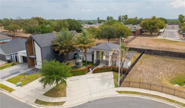 8003 N 55th Lane, McAllen, TX 78504, 4 Bedrooms Bedrooms, ,5 BathroomsBathrooms,Residential,For Sale,8003 N 55th Lane,465261