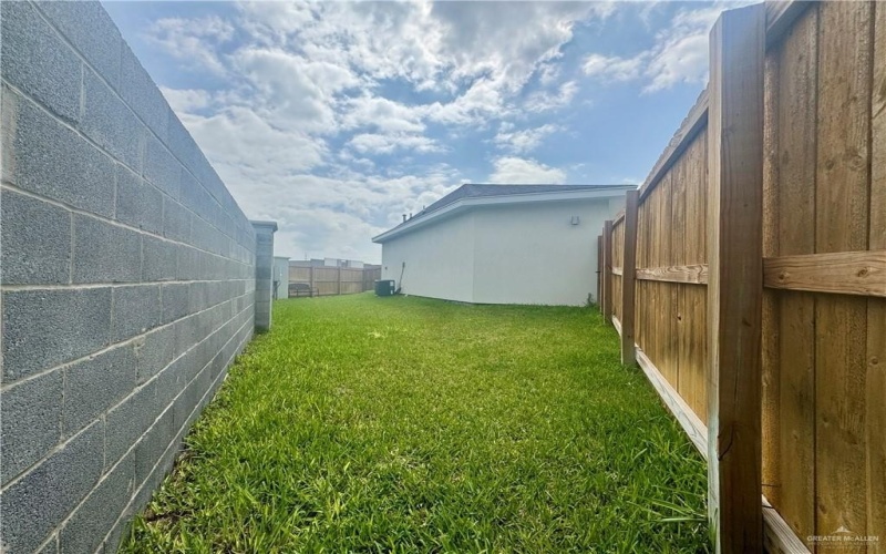 910 N Spruce Street #3, Edinburg, TX 78541, 1 Bedroom Bedrooms, ,1 BathroomBathrooms,Residential Lease,For Rent,910 N Spruce Street,470560