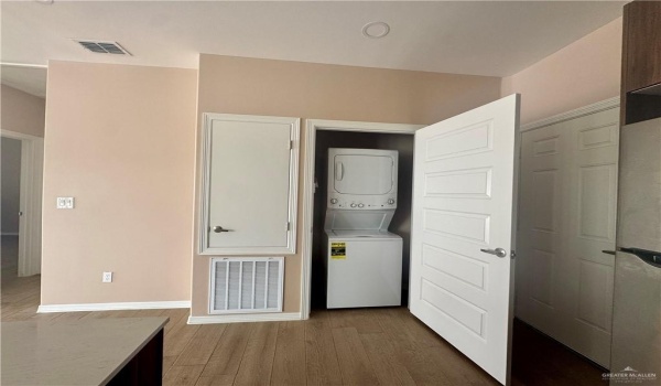 910 N Spruce Street #3, Edinburg, TX 78541, 1 Bedroom Bedrooms, ,1 BathroomBathrooms,Residential Lease,For Rent,910 N Spruce Street,470560