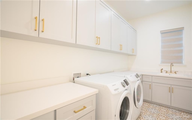 2404 Vanderbilt Avenue, McAllen, TX 78504, 3 Bedrooms Bedrooms, ,3 BathroomsBathrooms,Residential,For Sale,2404 Vanderbilt Avenue,470576