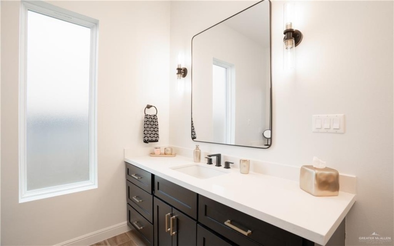 2404 Vanderbilt Avenue, McAllen, TX 78504, 3 Bedrooms Bedrooms, ,3 BathroomsBathrooms,Residential,For Sale,2404 Vanderbilt Avenue,470576