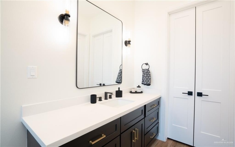 2404 Vanderbilt Avenue, McAllen, TX 78504, 3 Bedrooms Bedrooms, ,3 BathroomsBathrooms,Residential,For Sale,2404 Vanderbilt Avenue,470576