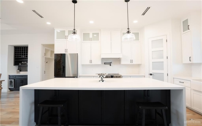 2404 Vanderbilt Avenue, McAllen, TX 78504, 3 Bedrooms Bedrooms, ,3 BathroomsBathrooms,Residential,For Sale,2404 Vanderbilt Avenue,470576