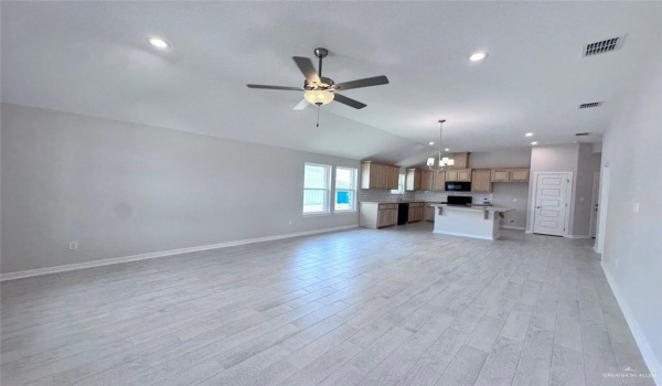 8329 35th Lane, McAllen, TX 78504, 3 Bedrooms Bedrooms, ,2 BathroomsBathrooms,Residential Lease,For Rent,8329 35th Lane,470578