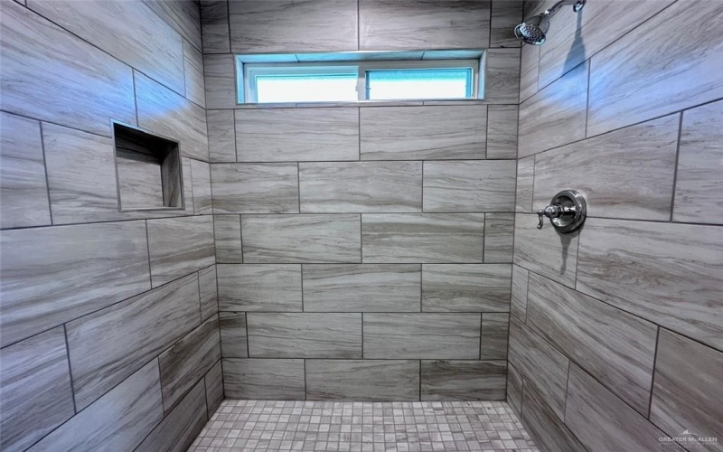 8329 35th Lane, McAllen, TX 78504, 3 Bedrooms Bedrooms, ,2 BathroomsBathrooms,Residential Lease,For Rent,8329 35th Lane,470578