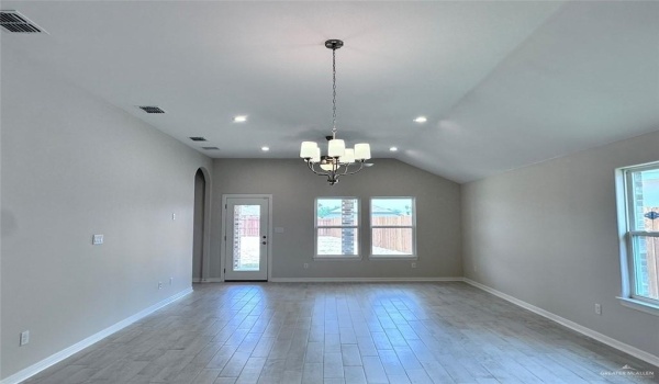 8329 35th Lane, McAllen, TX 78504, 3 Bedrooms Bedrooms, ,2 BathroomsBathrooms,Residential Lease,For Rent,8329 35th Lane,470578