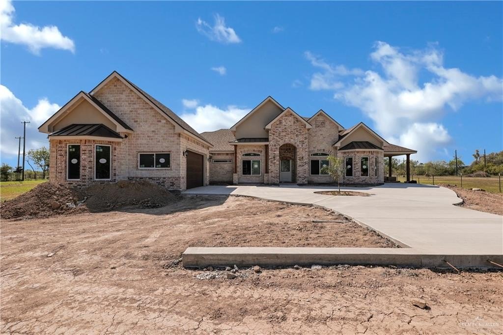 4521 N Central Avenue, Brownsville, TX 78526, 4 Bedrooms Bedrooms, ,5 BathroomsBathrooms,Residential,For Sale,4521 N Central Avenue,465384