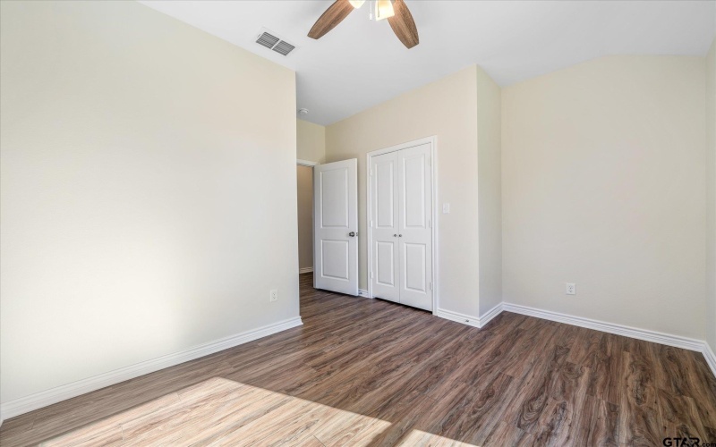 719 County Road 2754, Mineola, TX 75773, ,5 BañosBaños,Residential Multi Family,En Venta,719 County Road 2754,24013681