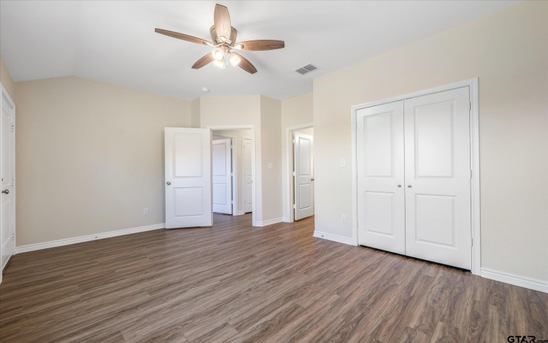 719 County Road 2754, Mineola, TX 75773, ,5 BañosBaños,Residential Multi Family,En Venta,719 County Road 2754,24013681