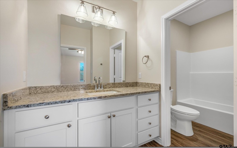 719 County Road 2754, Mineola, TX 75773, ,5 BañosBaños,Residential Multi Family,En Venta,719 County Road 2754,24013681