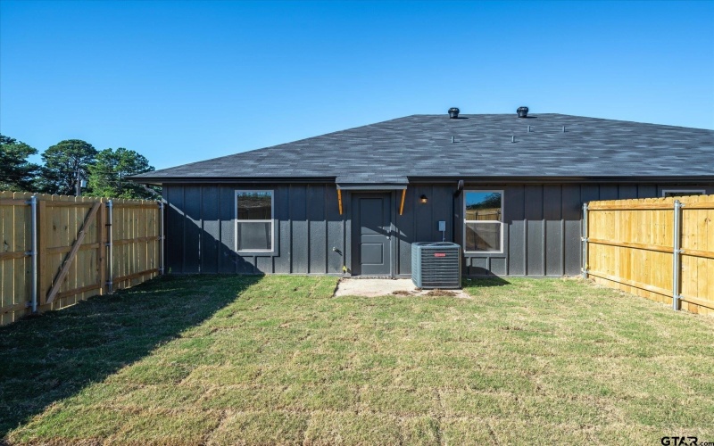 719 County Road 2754, Mineola, TX 75773, ,5 BañosBaños,Residential Multi Family,En Venta,719 County Road 2754,24013681