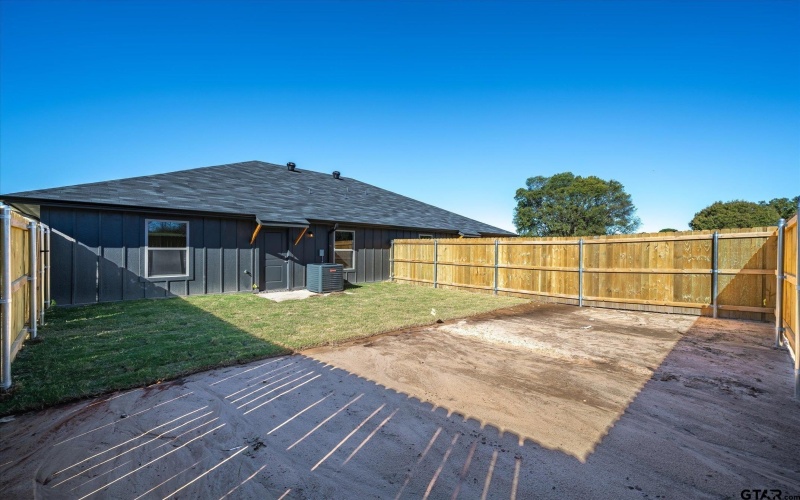 719 County Road 2754, Mineola, TX 75773, ,5 BañosBaños,Residential Multi Family,En Venta,719 County Road 2754,24013681