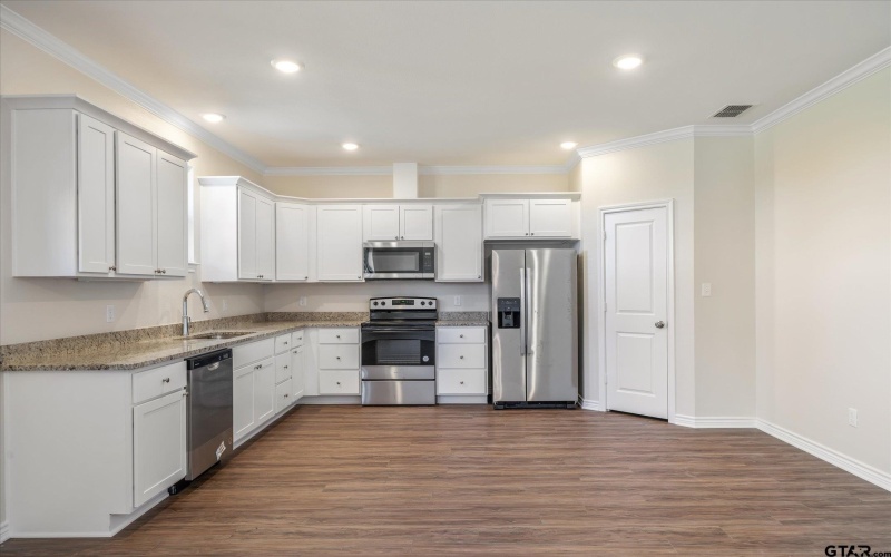 719 County Road 2754, Mineola, TX 75773, ,5 BañosBaños,Residential Multi Family,En Venta,719 County Road 2754,24013681