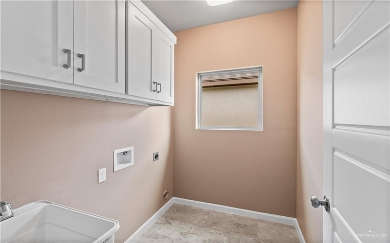 5928 N Playa Del Sol Street, Edinburg, TX 78542, 3 Bedrooms Bedrooms, ,2 BathroomsBathrooms,Residential,For Sale,5928 N Playa Del Sol Street,465394