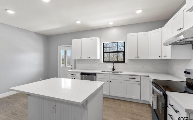 201 S Quille, Mt Pleasant, TX 75455, 4 Bedrooms Bedrooms, ,2 BathroomsBathrooms,Residential,For Sale,201 S Quille,24014298