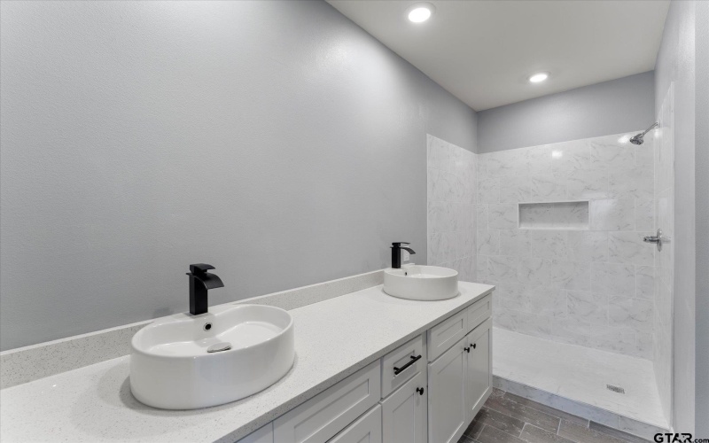 201 S Quille, Mt Pleasant, TX 75455, 4 Bedrooms Bedrooms, ,2 BathroomsBathrooms,Residential,For Sale,201 S Quille,24014298