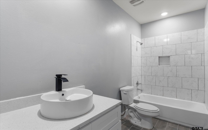 201 S Quille, Mt Pleasant, TX 75455, 4 Bedrooms Bedrooms, ,2 BathroomsBathrooms,Residential,For Sale,201 S Quille,24014298