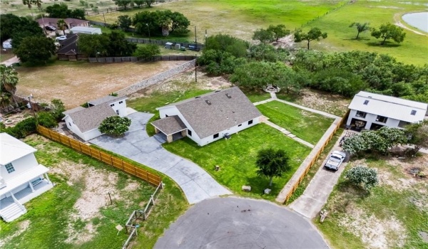 12304 Lakeview Drive, Edinburg, TX 78541, 4 Bedrooms Bedrooms, ,3 BathroomsBathrooms,Residential Lease,For Rent,12304 Lakeview Drive,470676