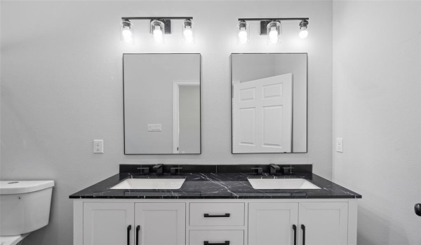 2100 Cactus Alley, Granbury, TX 76048, 3 Bedrooms Bedrooms, ,2 BathroomsBathrooms,Residential,For Sale,2100 Cactus Alley,20868662