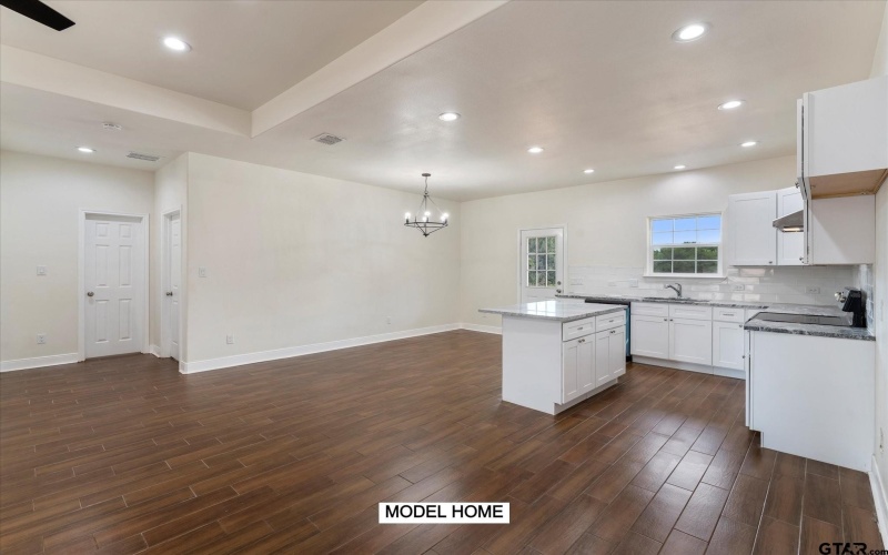 211 S Quille, Mt Pleasant, TX 75455, 4 Bedrooms Bedrooms, ,2 BathroomsBathrooms,Residential,For Sale,211 S Quille,24015154