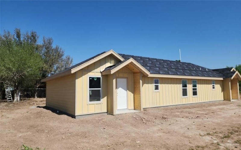 909 Skyview Street, Weslaco, TX 78599, ,Residential Multi Family,En Venta,909 Skyview Street,465508