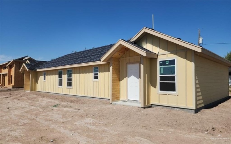 909 Skyview Street, Weslaco, TX 78599, ,Residential Multi Family,En Venta,909 Skyview Street,465508