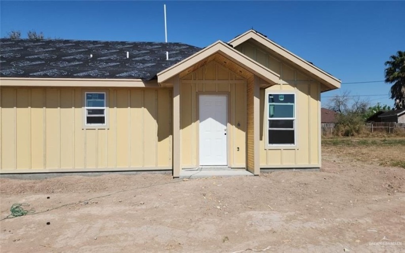 909 Skyview Street, Weslaco, TX 78599, ,Residential Multi Family,En Venta,909 Skyview Street,465508