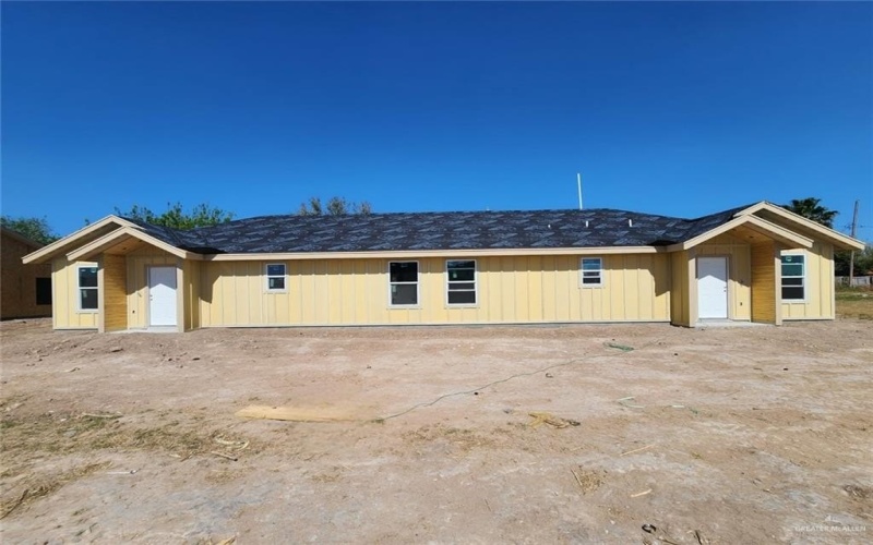 909 Skyview Street, Weslaco, TX 78599, ,Residential Multi Family,En Venta,909 Skyview Street,465508