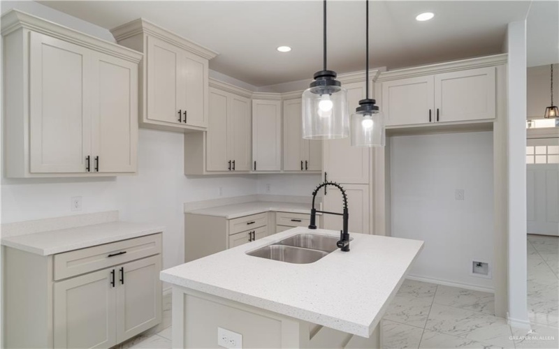 332 N Leon Avenue, Elsa, TX 78543, 3 Bedrooms Bedrooms, ,2 BathroomsBathrooms,Residential,For Sale,332 N Leon Avenue,470823