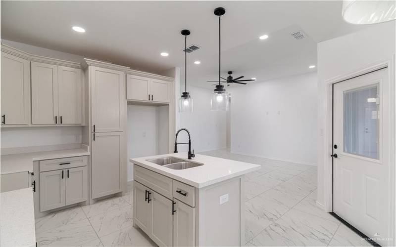 332 N Leon Avenue, Elsa, TX 78543, 3 Bedrooms Bedrooms, ,2 BathroomsBathrooms,Residential,For Sale,332 N Leon Avenue,470823