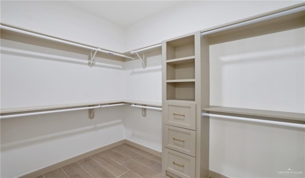 905 E 38th Street E, San Juan, TX 78589, 4 Bedrooms Bedrooms, ,2 BathroomsBathrooms,Residential,For Sale,905 E 38th Street E,470964