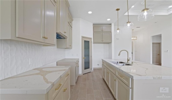 905 E 38th Street E, San Juan, TX 78589, 4 Bedrooms Bedrooms, ,2 BathroomsBathrooms,Residential,For Sale,905 E 38th Street E,470964