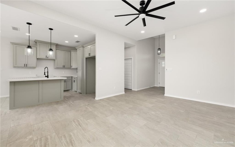 324 N Leon Avenue, Elsa, TX 78543, 3 Bedrooms Bedrooms, ,2 BathroomsBathrooms,Residential,For Sale,324 N Leon Avenue,470971