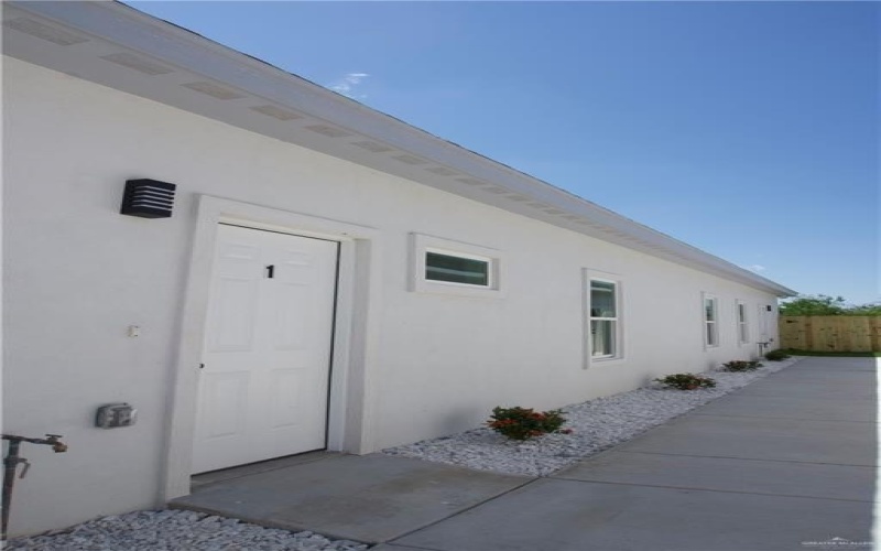 5705 Notre Dame Avenue #1, McAllen, TX 78504, 2 Habitaciones Habitaciones , ,2 BañosBaños,Residential Lease,En Alquiler,5705 Notre Dame Avenue,471009