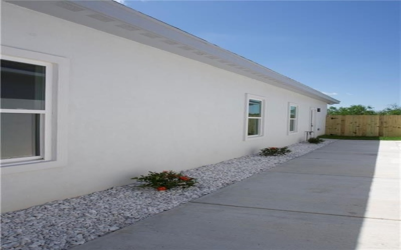 5705 Notre Dame Avenue #1, McAllen, TX 78504, 2 Habitaciones Habitaciones , ,2 BañosBaños,Residential Lease,En Alquiler,5705 Notre Dame Avenue,471009