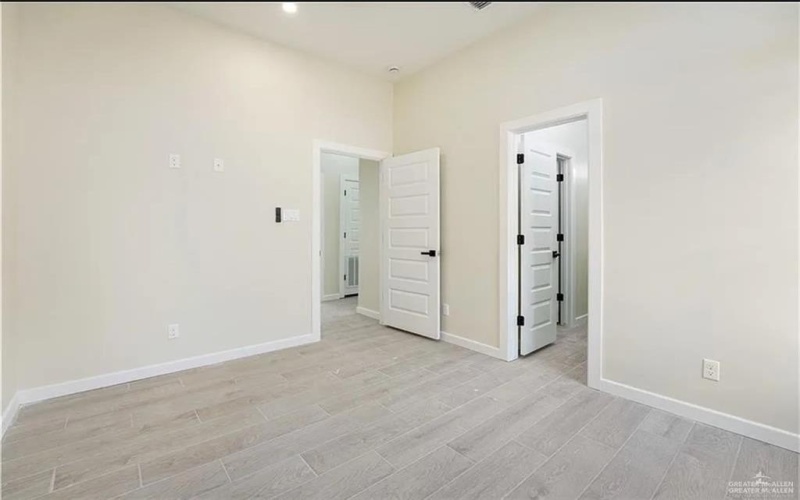 5705 Notre Dame Avenue #1, McAllen, TX 78504, 2 Habitaciones Habitaciones , ,2 BañosBaños,Residential Lease,En Alquiler,5705 Notre Dame Avenue,471009