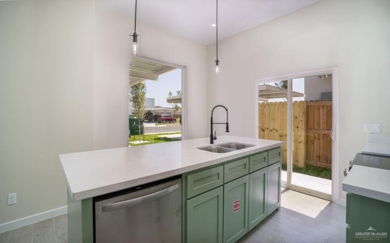 5705 Notre Dame Avenue #3, McAllen, TX 78504, 2 Habitaciones Habitaciones , ,2 BañosBaños,Residential Lease,En Alquiler,5705 Notre Dame Avenue,471011