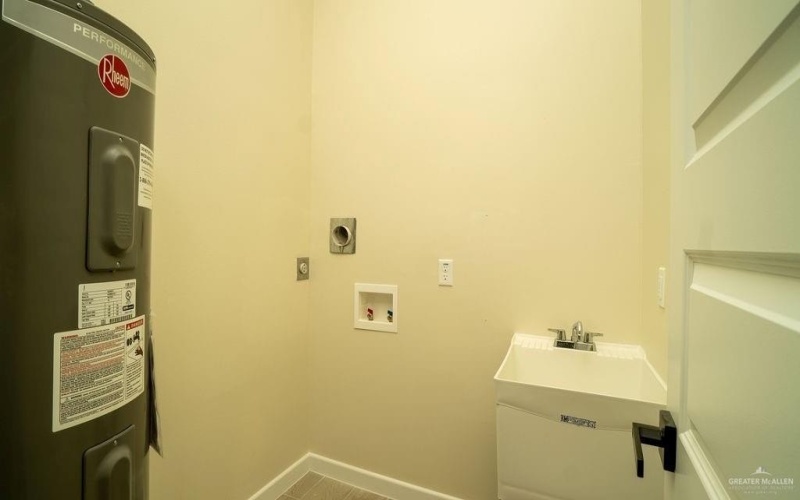 5705 Notre Dame Avenue #3, McAllen, TX 78504, 2 Habitaciones Habitaciones , ,2 BañosBaños,Residential Lease,En Alquiler,5705 Notre Dame Avenue,471011