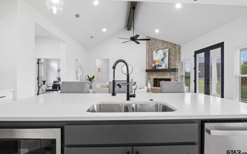 1180 County Road 4840, Mt Pleasant, TX 75455, 3 Habitaciones Habitaciones , ,2 BañosBaños,Residential,En Venta,1180 County Road 4840,24015656