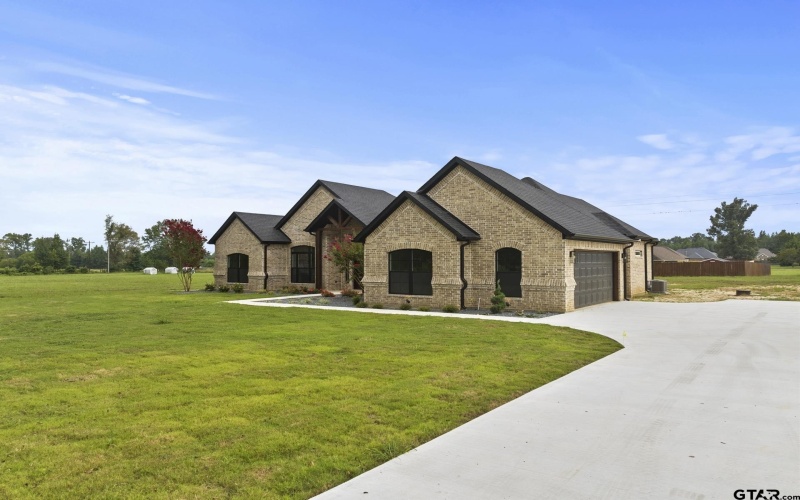 1180 County Road 4840, Mt Pleasant, TX 75455, 3 Habitaciones Habitaciones , ,2 BañosBaños,Residential,En Venta,1180 County Road 4840,24015656