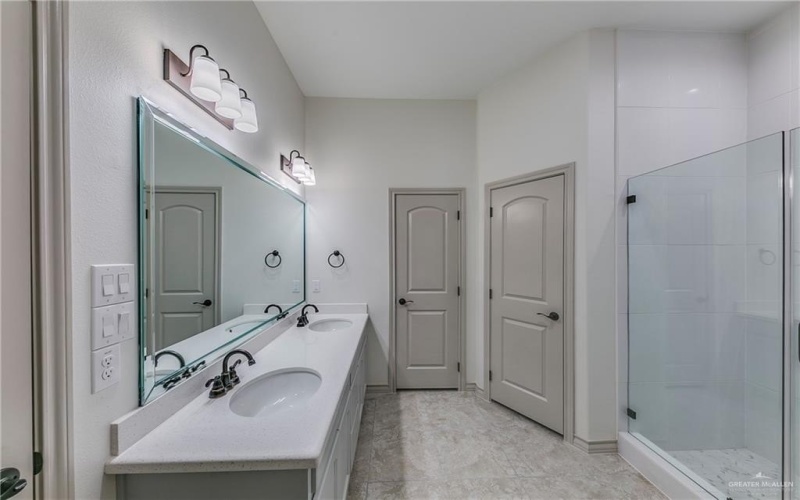7305 54th Street, McAllen, TX 78504, 3 Habitaciones Habitaciones , ,2 BañosBaños,Residential,En Venta,7305 54th Street,465821