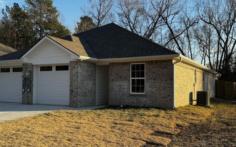 8435 Garrett Dr, Tyler, TX 75703, ,2 BañosBaños,Residential Multi Family,En Venta,8435 Garrett Dr,24016679